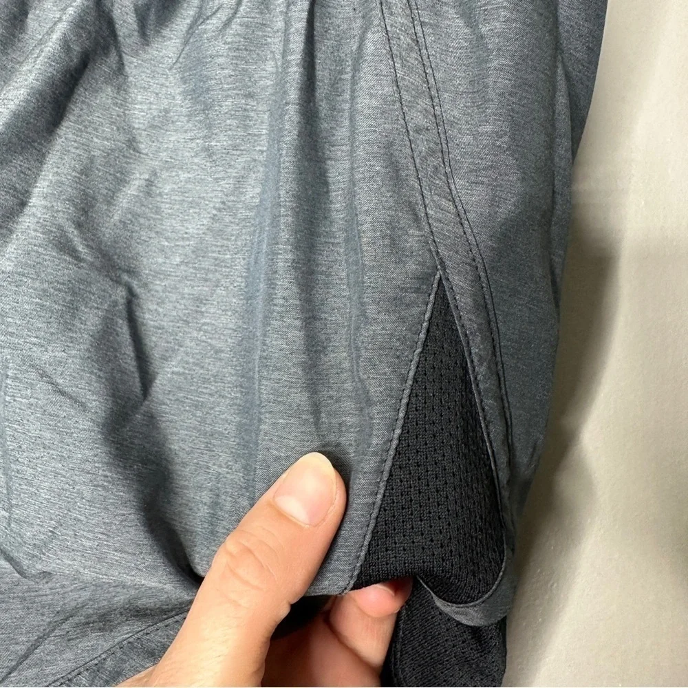 Under Armour loose fit running shorts - Picture 4 of 8